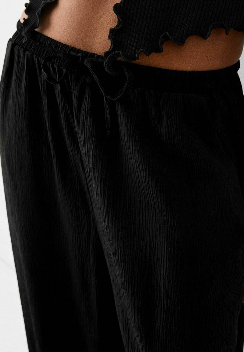 Bershka Bershka Trousers - black Angebote