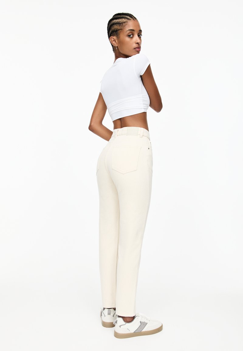 PULL&BEAR PULL&BEAR MOM - Slim fit jeans - beige Schlussverkauf