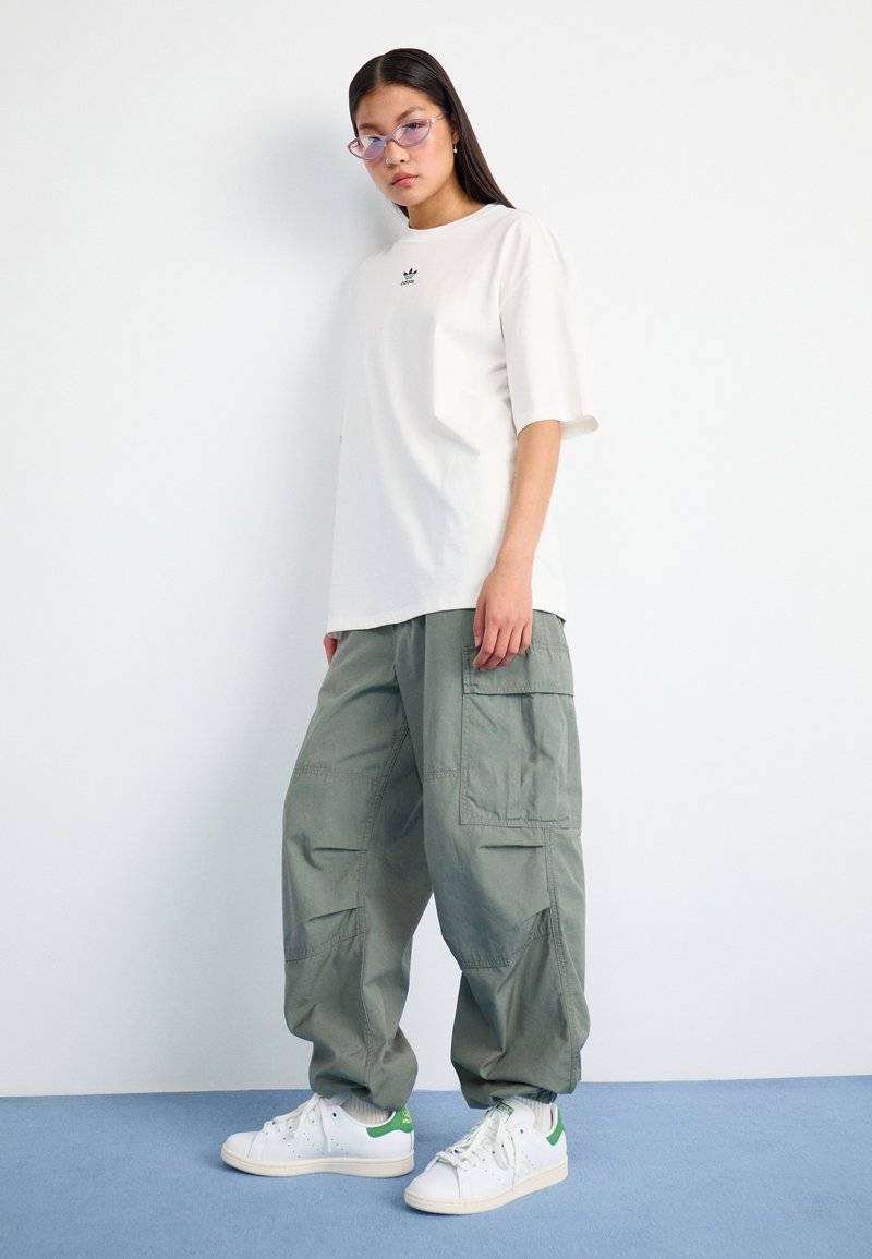 adidas Originals adidas Originals ESSENTIALS BOYFRIEND - Basic T-shirt - cloud white Fabrikverkauf