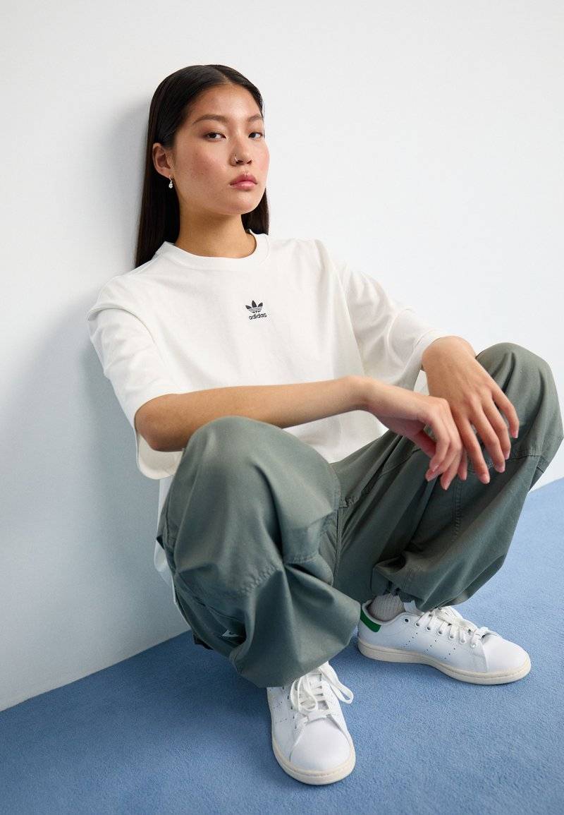 adidas Originals adidas Originals ESSENTIALS BOYFRIEND - Basic T-shirt - cloud white Fabrikverkauf