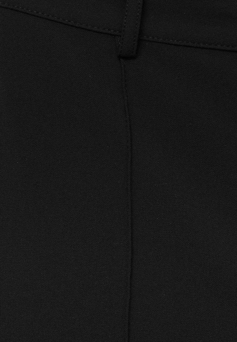 PULL&BEAR PULL&BEAR IM REGULAR-FIT MIT ZIERNAHT VORNE - Trousers - black Online
