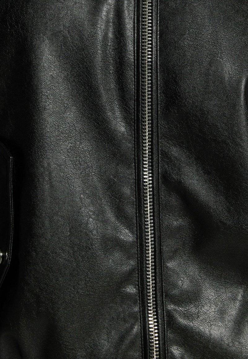 Bershka Bershka DAD FIT - Faux leather jacket - black Auslauf