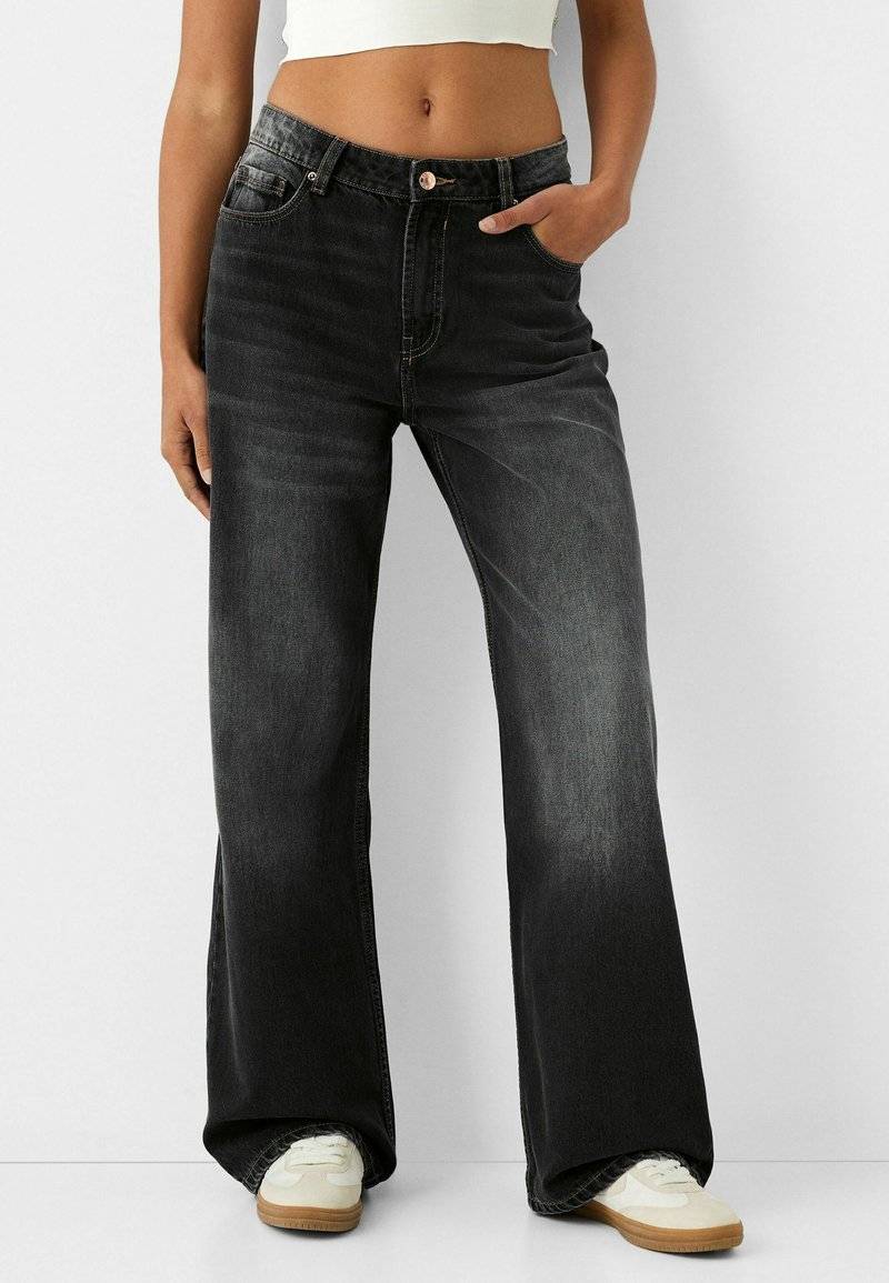Bershka Bershka BAGGY - Flared Jeans - black