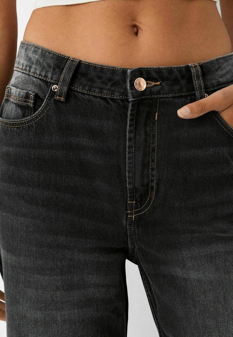 Bershka Bershka BAGGY - Flared Jeans - black Angebote