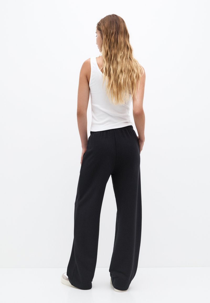 PULL&BEAR PULL&BEAR WIDE-LEG - Tracksuit bottoms - black Schlussverkauf
