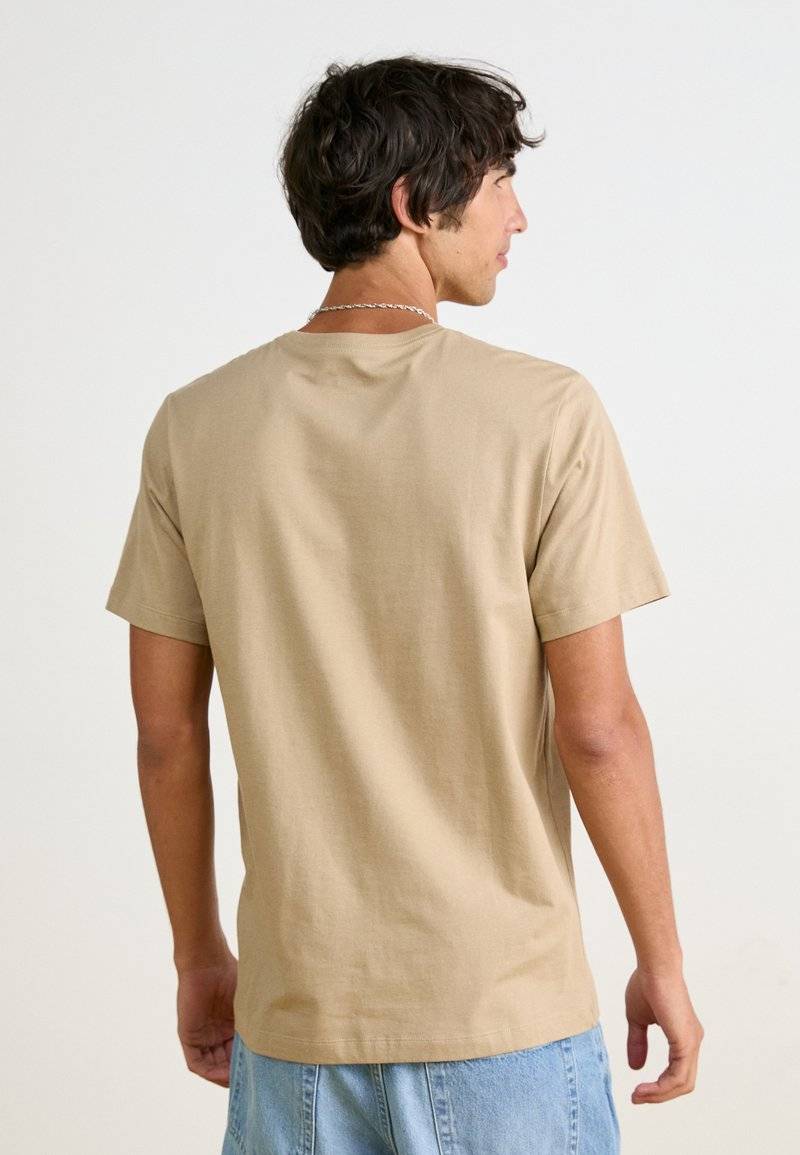 Nike Sportswear Nike Sportswear CLUB TEE - Basic T-shirt - khaki Fabrikverkauf