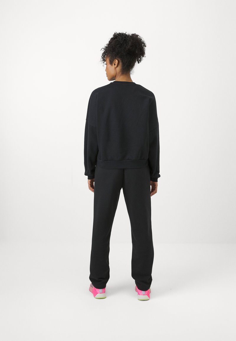 adidas Sportswear adidas Sportswear ESSENTIALS SMALL LOGO FEEL COZY OPEN HEM PANT - Tracksuit bottoms - black Räumungsverkauf