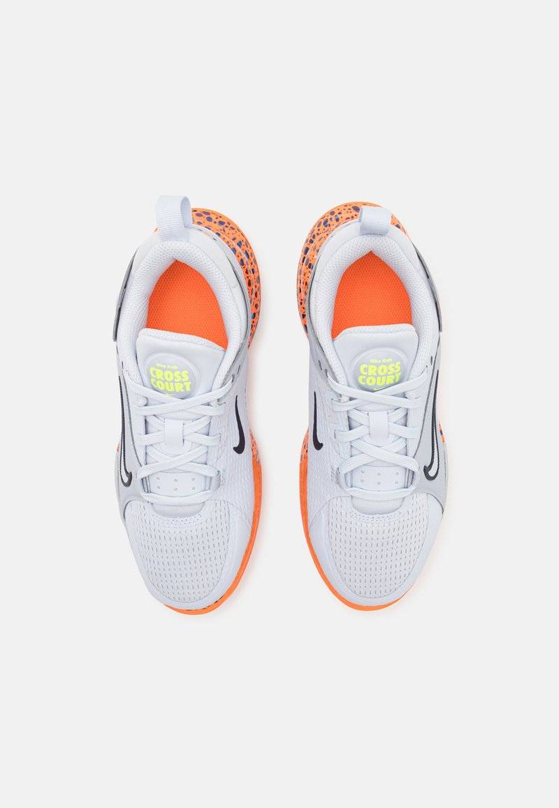 Nike Performance Nike Performance KIDS CROSSCOURT OLY UNISEX - Competition running shoes Kostenlose Rückgabe