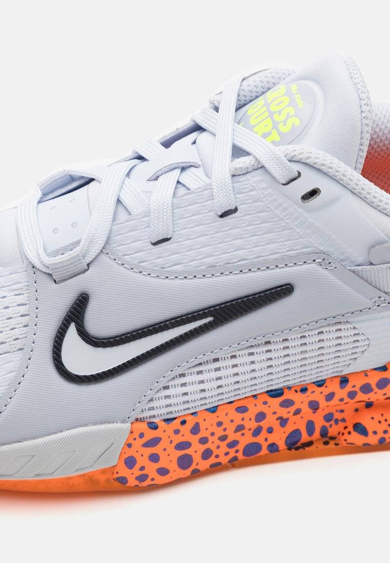 Nike Performance Nike Performance KIDS CROSSCOURT OLY UNISEX - Competition running shoes Kostenlose Rückgabe
