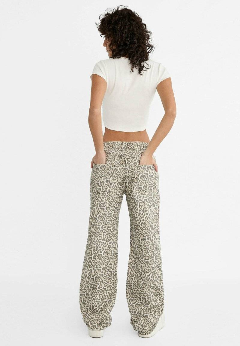 Stradivarius Stradivarius PRINTED - Straight leg jeans - camel Riesige Rabatte