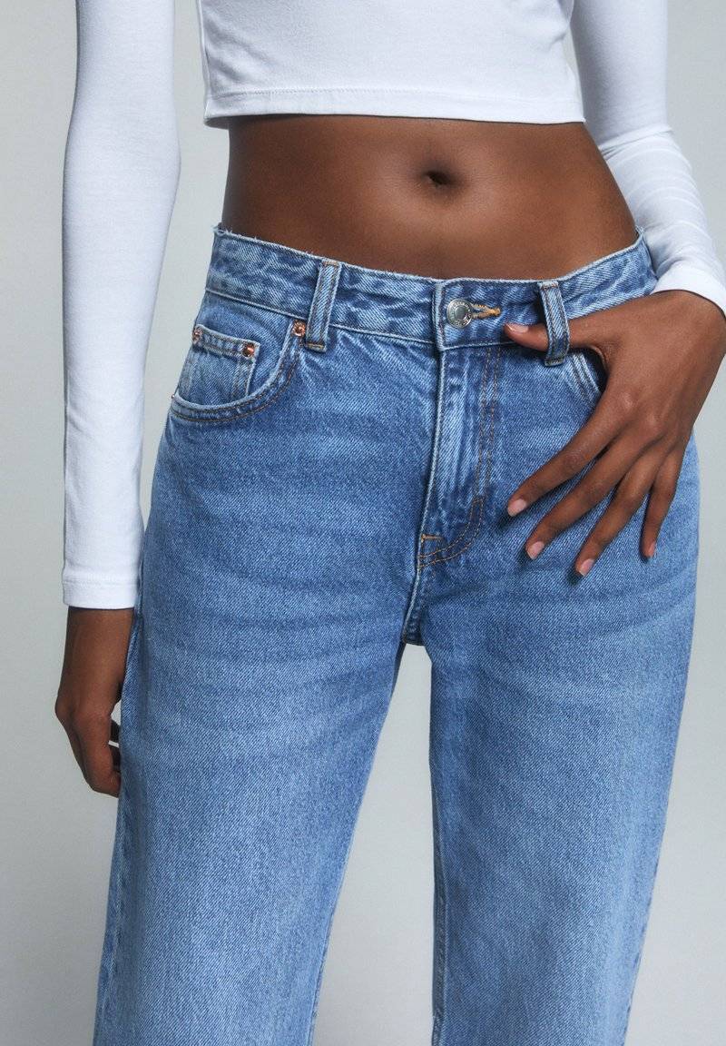 PULL&BEAR PULL&BEAR MID-WAIST - Straight leg jeans - blue denim Fabrikladen