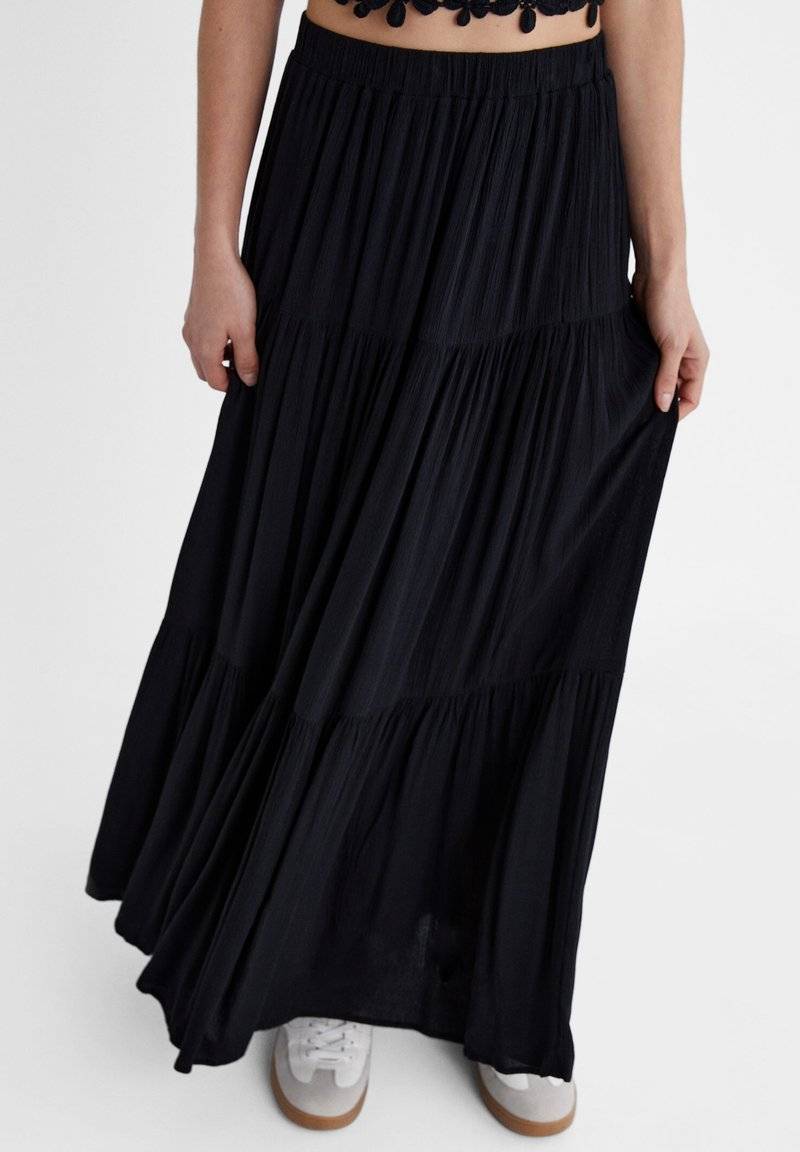 Stradivarius Stradivarius PEASANT - Maxi skirt - black Speichern exportieren