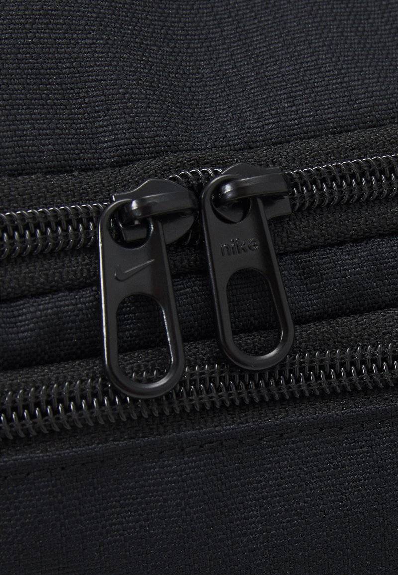 Nike Performance Nike Performance BRASILIA S 41L UNISEX - Sports bag Kostenlose Rückgabe