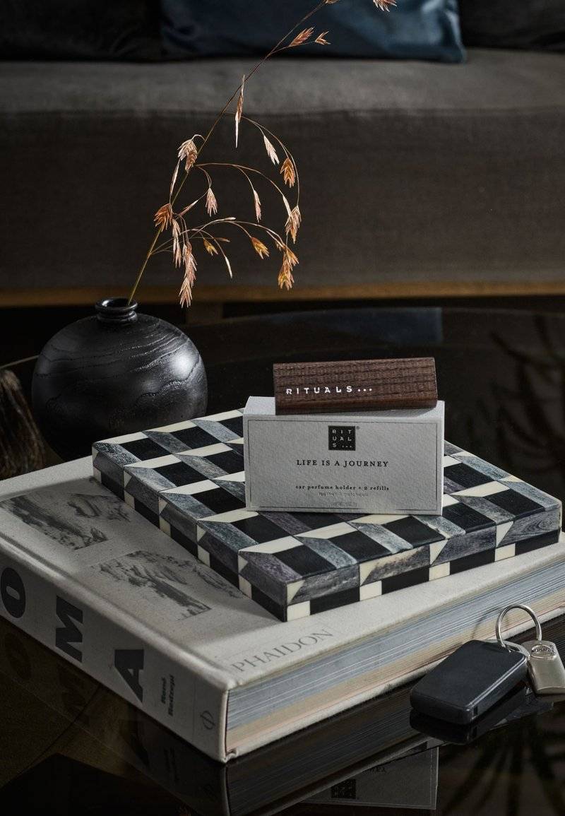 Rituals Rituals CAR PERFUME "LIFE IS A JOURNEY" SPORT - LEATHER, TONKA BEAN & HERBACEOUS PATCHOULI - Home fragrance Flash Sale