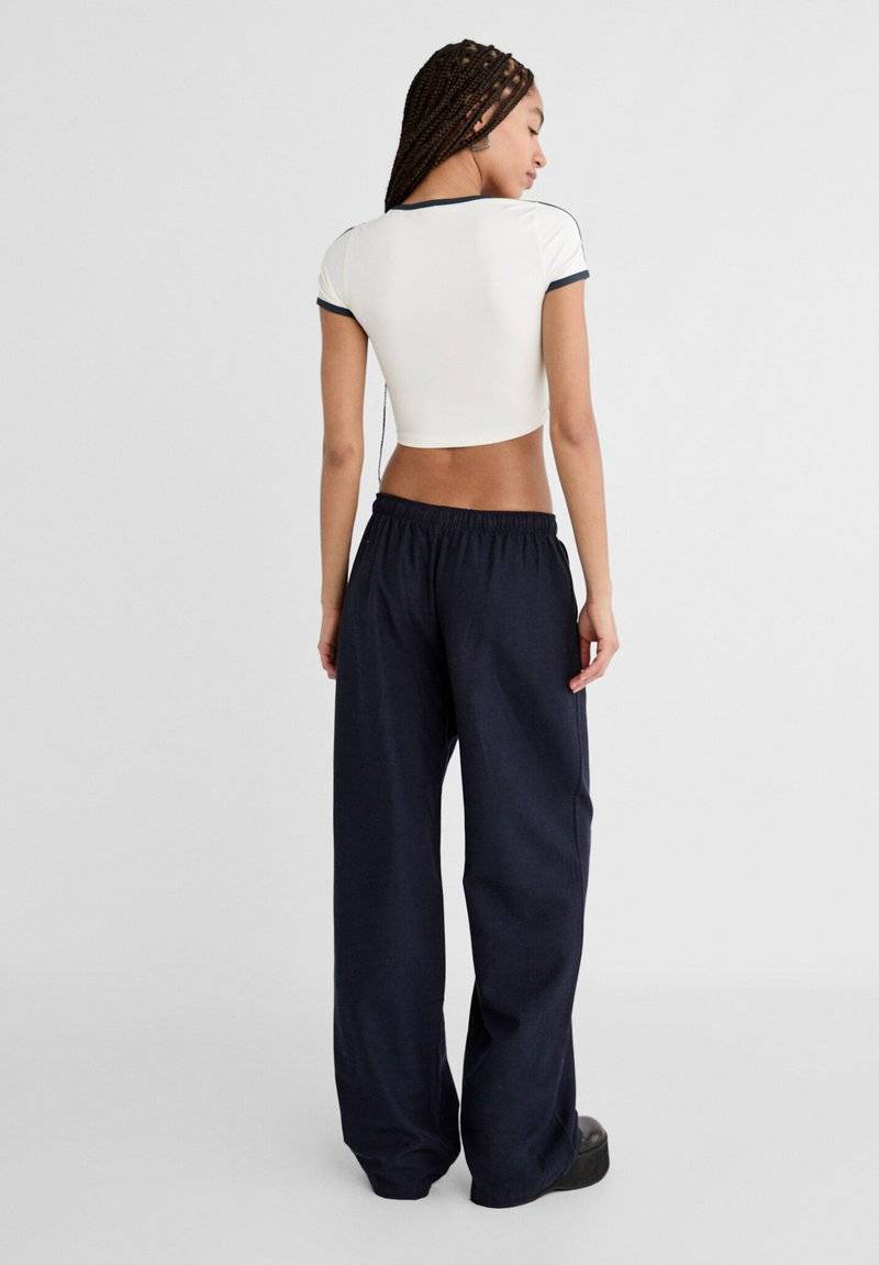 Stradivarius Stradivarius LOOSE-FITTING - Trousers - dark blue Lagerräumung