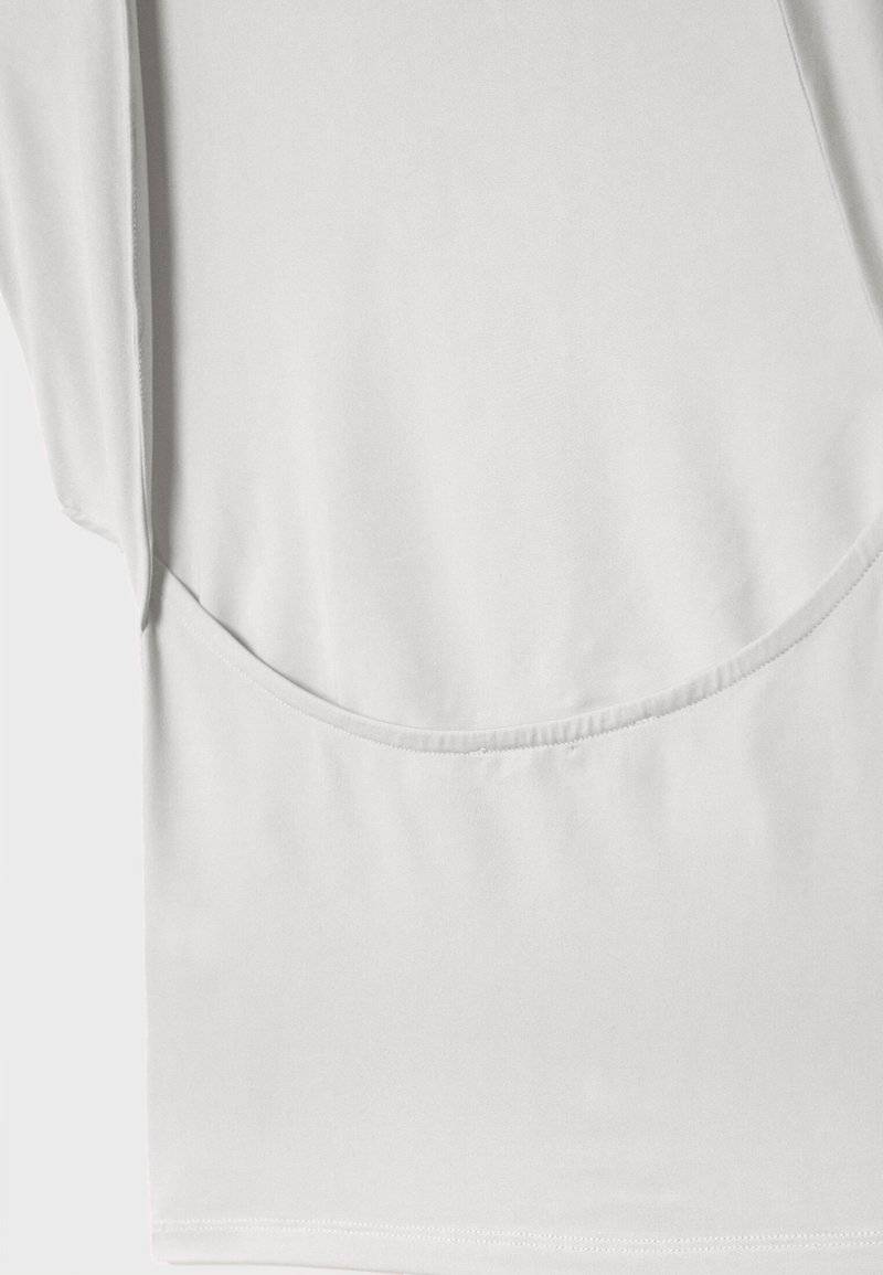 Stradivarius Stradivarius OPEN-BACK - Basic T-shirt - white Kauf eins, bekomm eins gratis
