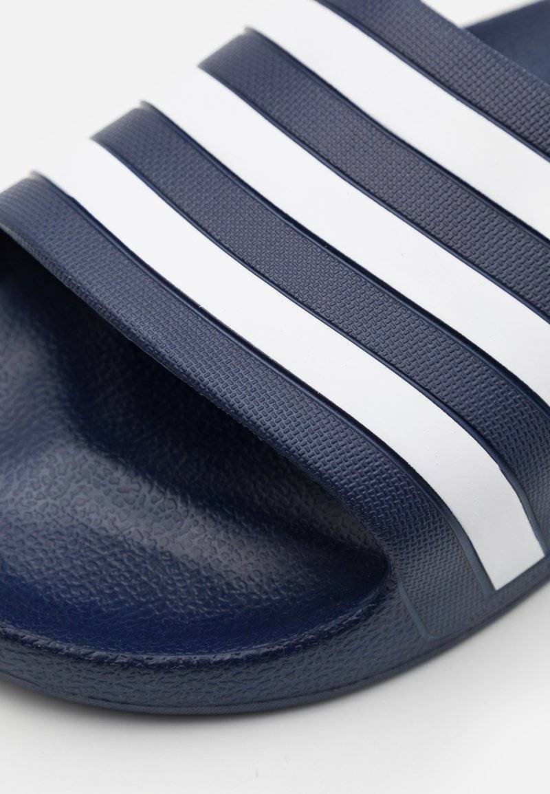 adidas Sportswear adidas Sportswear ADILETTE AQUA - Pool slides Bis zu 60% Rabatt