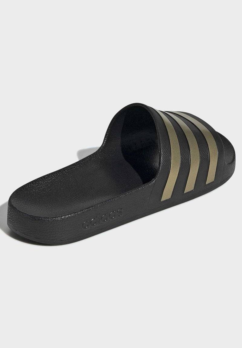 adidas Sportswear adidas Sportswear ADILETTE AQUA - Pool slides - core black gold met core black Super Rabatt