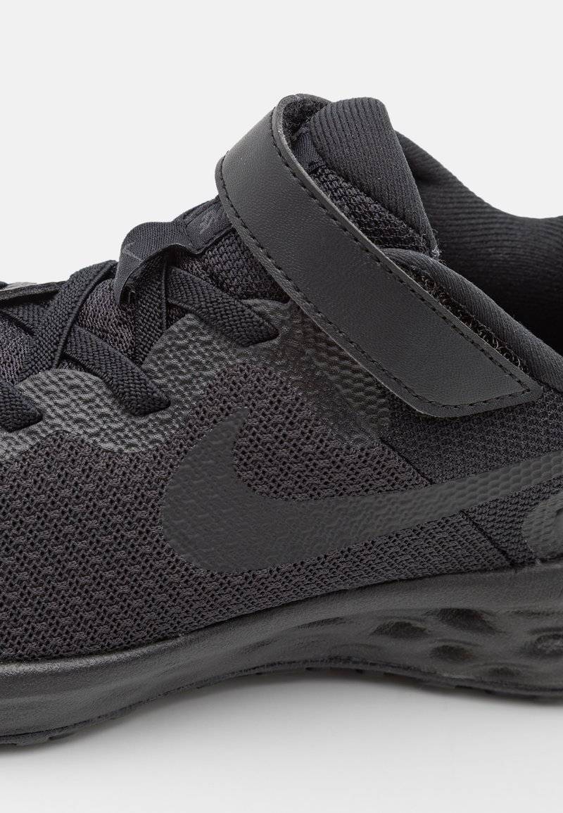 Nike Performance Nike Performance NIKE REVOLUTION 6 FLYEASE (PS - Neutral running shoes - black 50% Rabatt für begrenzte Zeit
