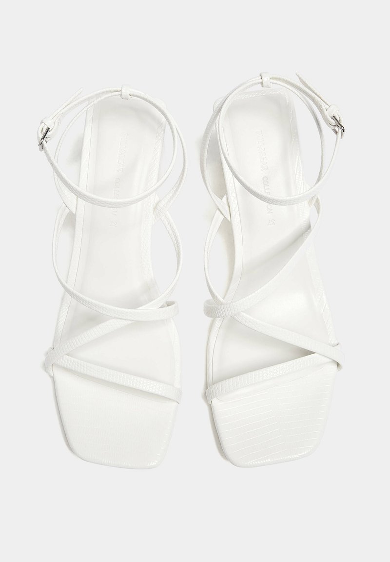 PULL&BEAR PULL&BEAR WITH CROSSOVER STRAPS - Sandals - white Angebote