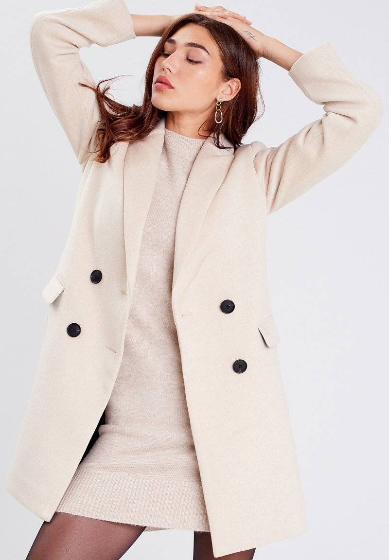 Cache Cache Cache Cache GERADER MIT KNÖPFEN - Classic coat - beige Letzter Tag
