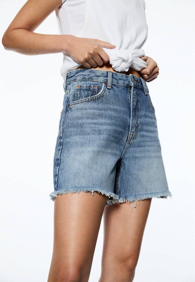 PULL&BEAR PULL&BEAR HIGH-WAIST - BERMUDA - Denim shorts - blue denim Bis zu 60% Rabatt
