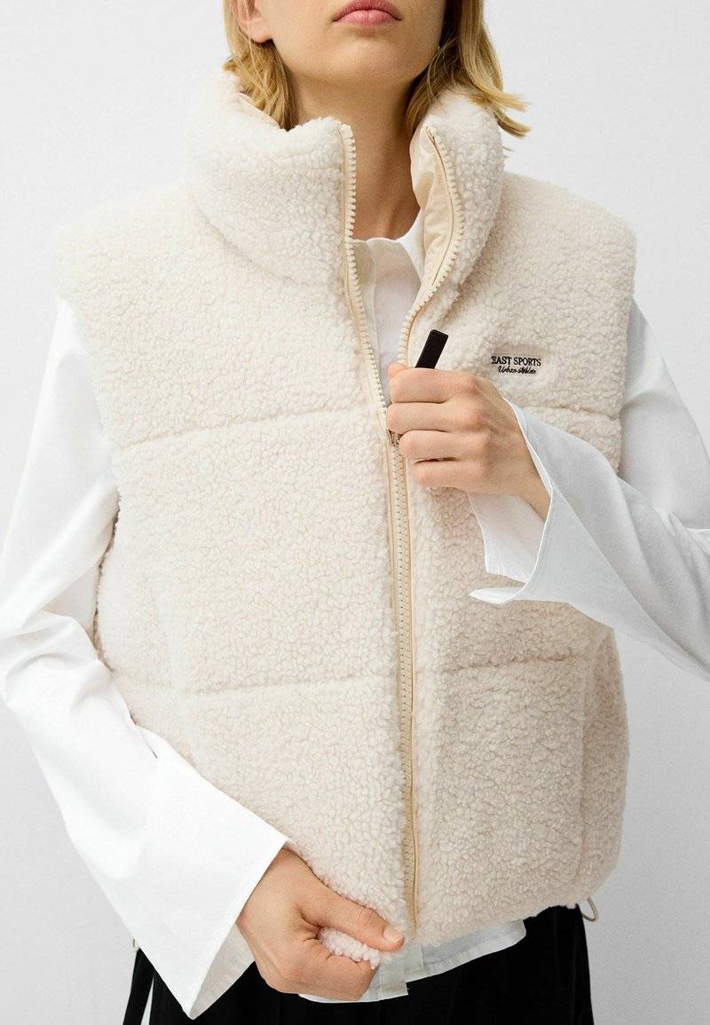 Bershka Bershka REVERSIBLE - Waistcoat - white Sonderangebot der Fabrik