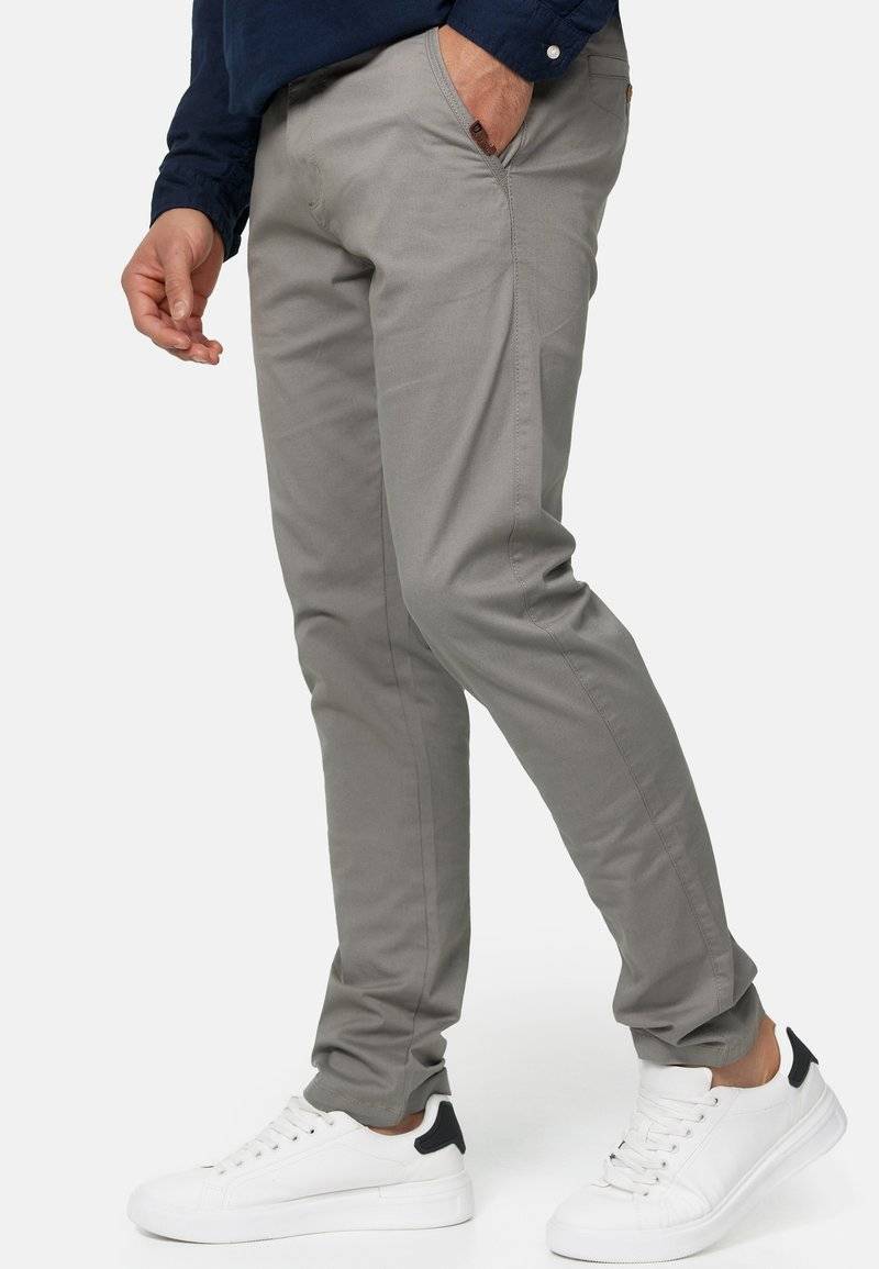INDICODE JEANS INDICODE JEANS CHERRY - Chinos - light grey Vierteljährliche Förderung