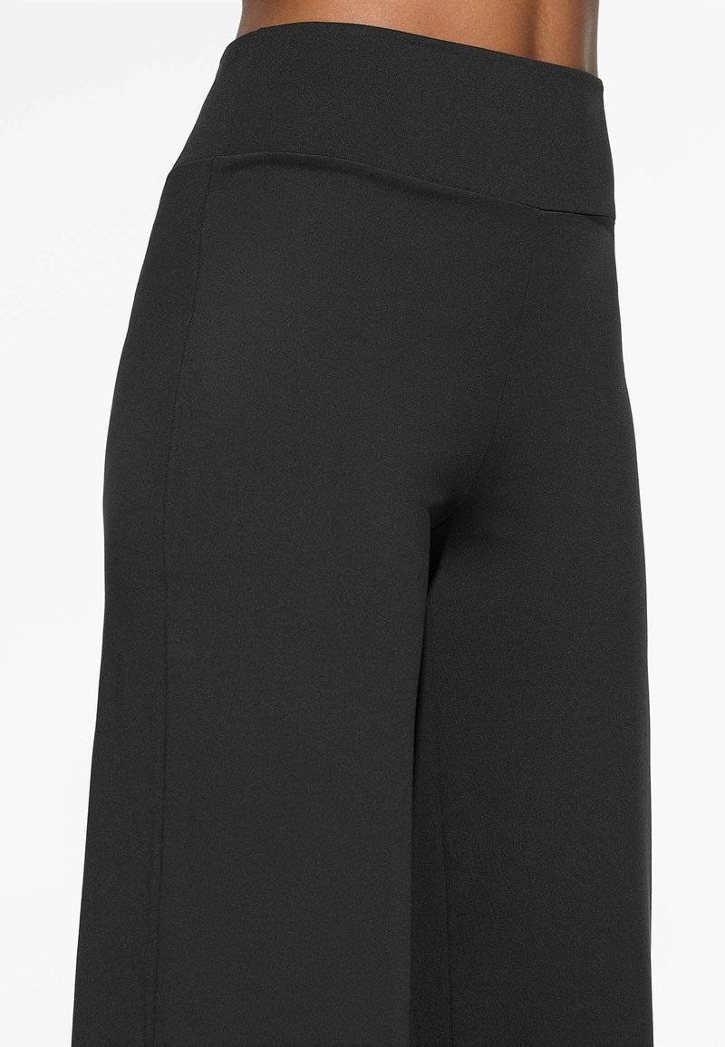 OYSHO OYSHO HIGH-RISE COMFORTLUX STRAIGHT-LEG - Trousers - black Blitzverkäufe