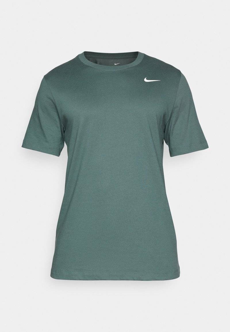 Nike Performance Nike Performance TEE CREW SOLID - Sports T-shirt - vintage green Saisonschlussverkauf
