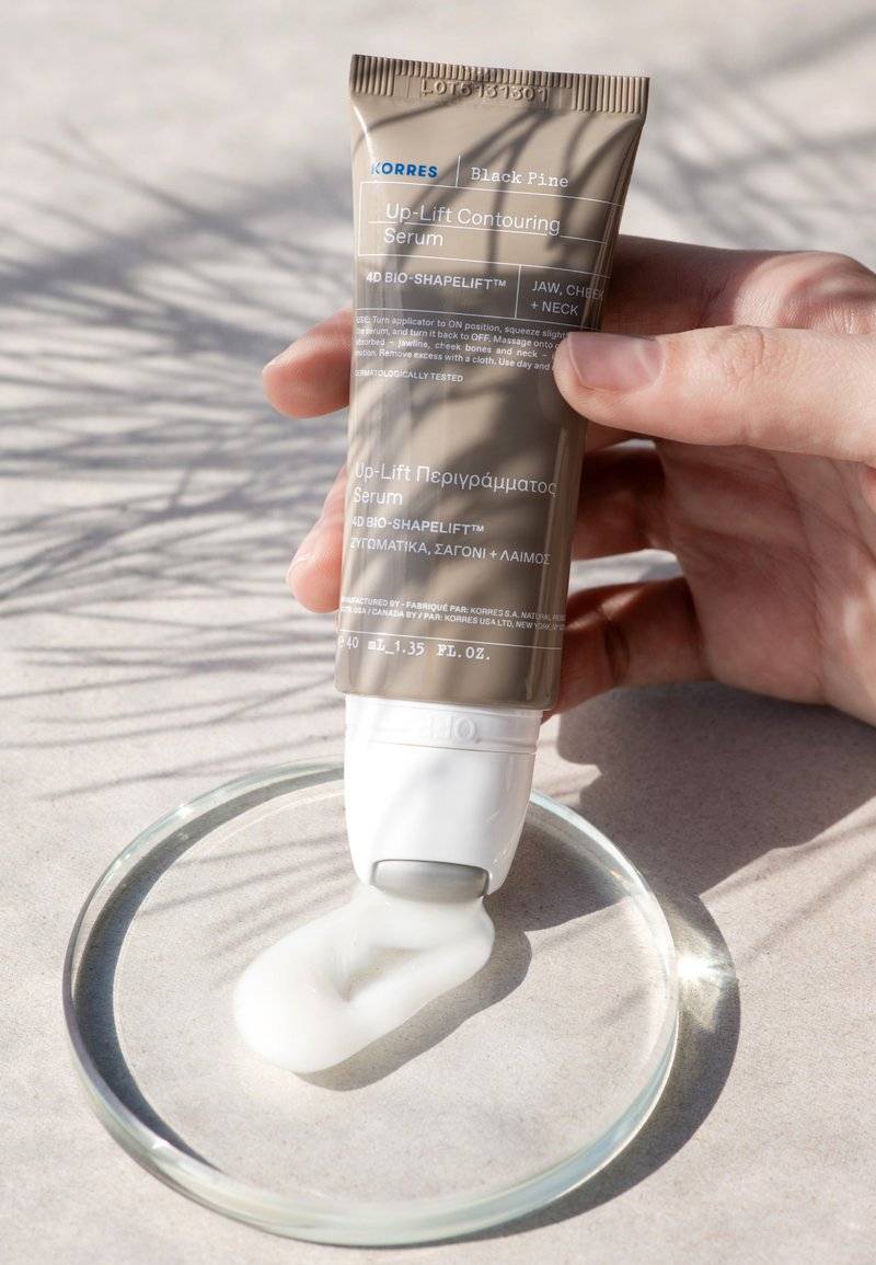 KORRES KORRES BLACK PINE 4D BIOSHAPELIFT™ FIRMING AND RE-CONTOURING SERUM - Serum Weihnachtsangebot