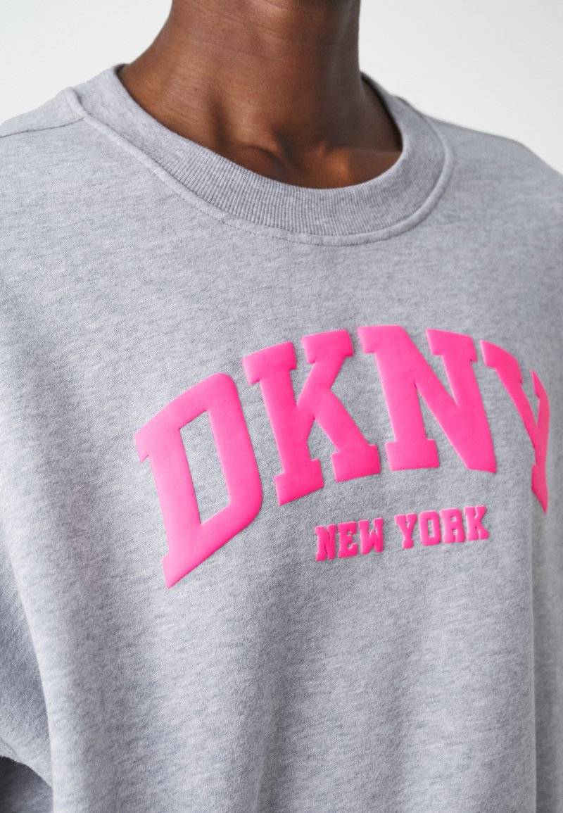 DKNY DKNY VARSITY PUFF LOGO SLEEVE - Sweatshirt Sonderangebot der Fabrik
