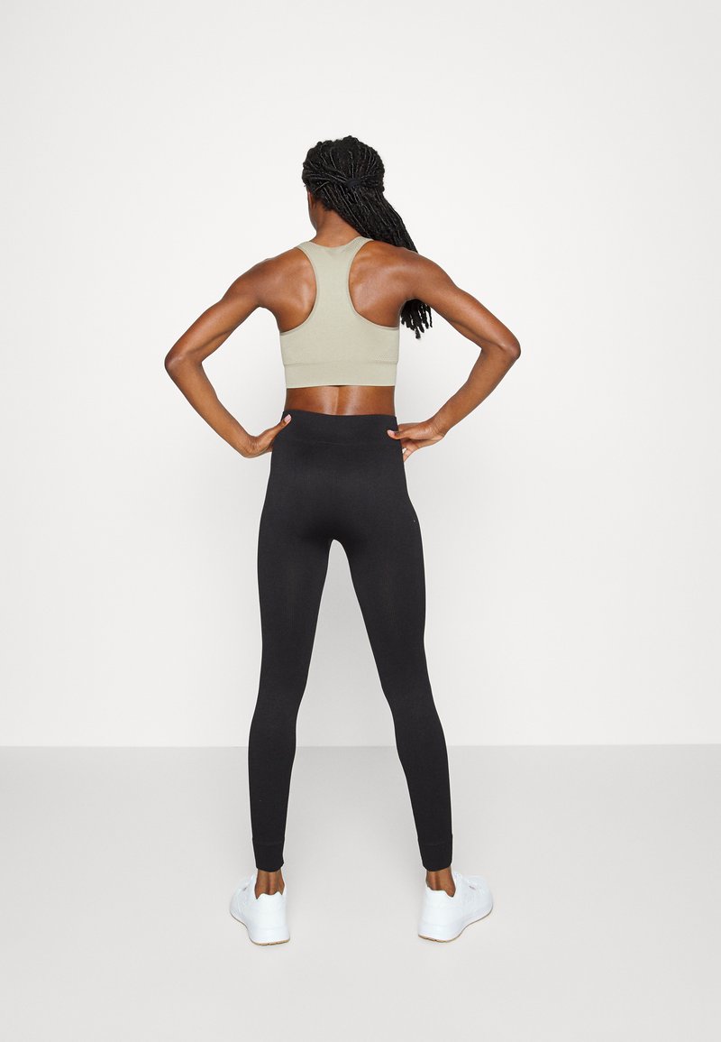 ONLY Play ONLY Play ONPJAIA LIFE SEAM - Leggings - black 50% Rabatt mit kostenlosem Versand