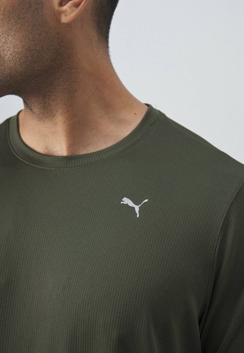 Puma Puma PERFORMANCE TEE - Sports T-shirt - dark olive Speichern exportieren