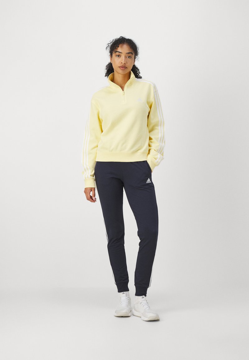 adidas Sportswear adidas Sportswear ESSENTIALS 3-STRIPES QUARTER ZIP - Sweatshirt - almost yellow Black Friday Preise