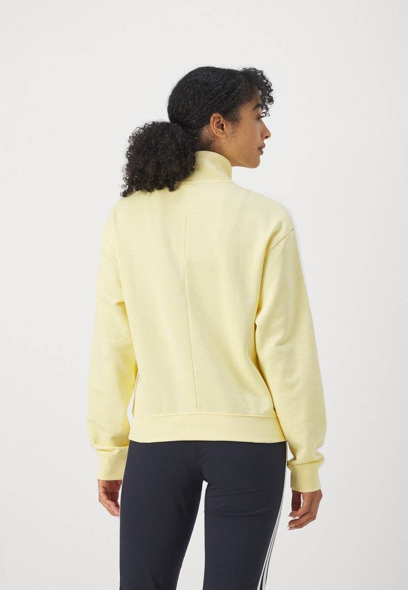 adidas Sportswear adidas Sportswear ESSENTIALS 3-STRIPES QUARTER ZIP - Sweatshirt - almost yellow Black Friday Preise