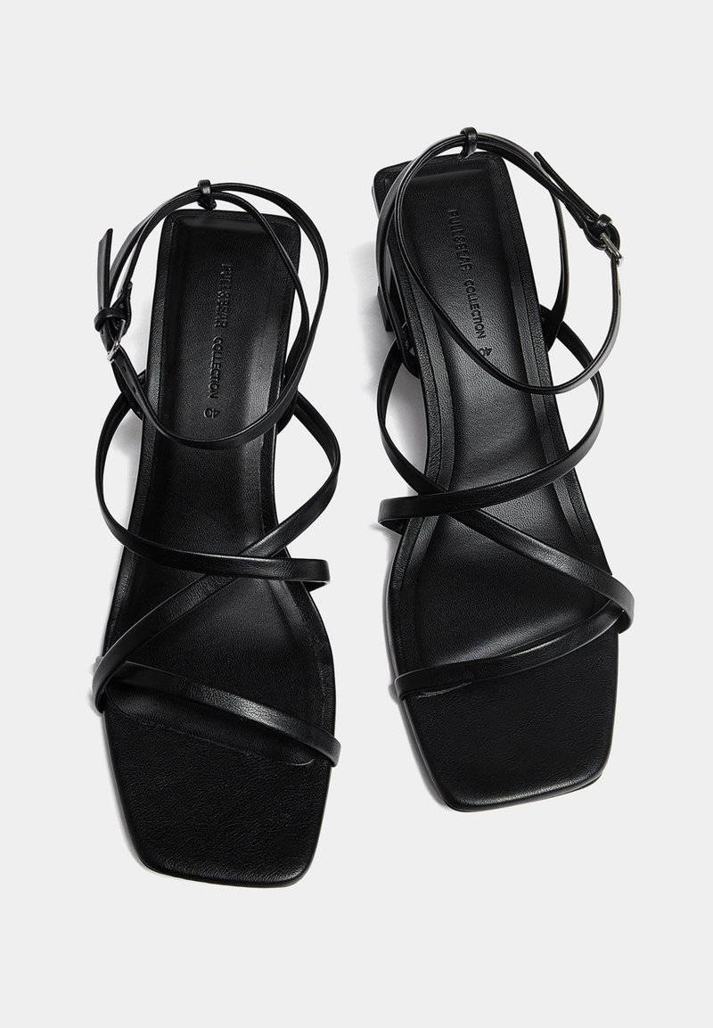 PULL&BEAR PULL&BEAR WITH CROSSOVER STRAPS - Sandals - black Großer Ausverkauf