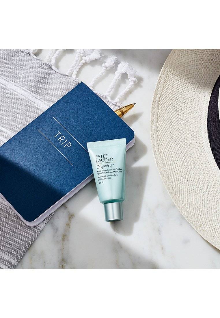 ESTÉE LAUDER ESTÉE LAUDER DAYWEAR SHEER TINT RELEASE ADVANCED MULTI-PROTECTION ANTI-OXIDANT MOISTURIZER SPF 15 - Face cream Kauf eins, bekomm eins gratis