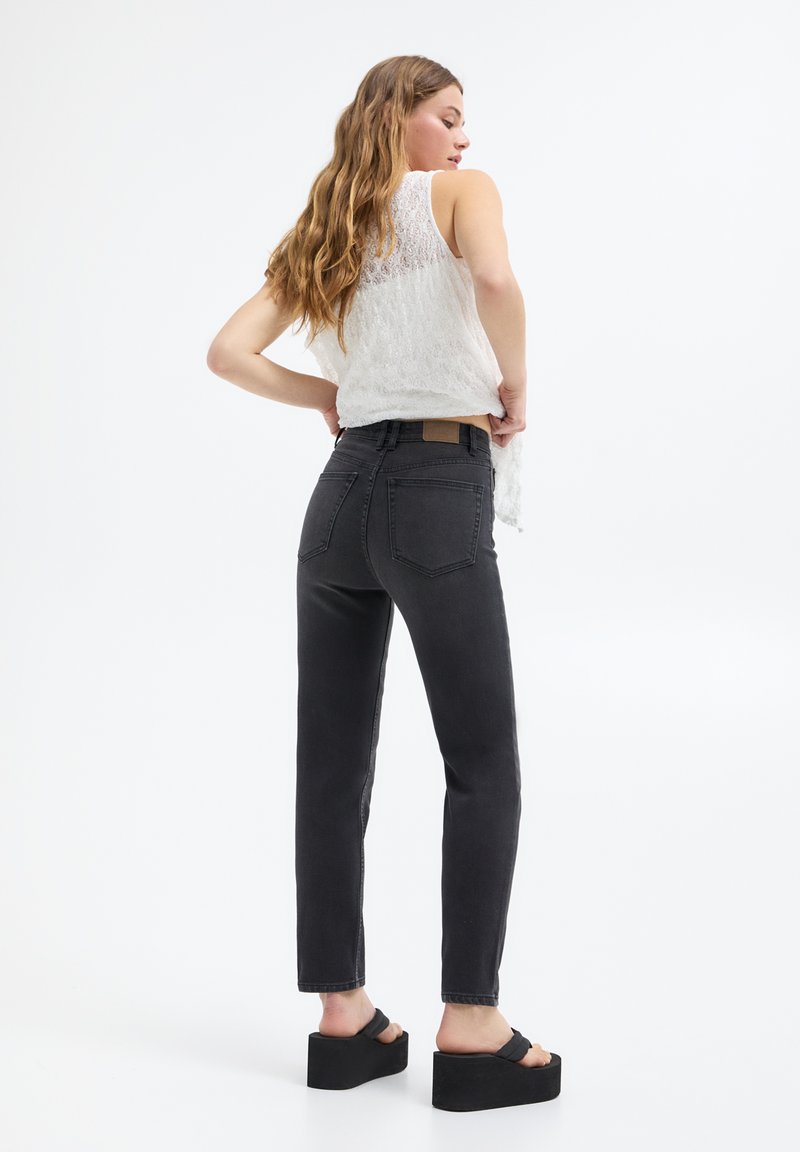 PULL&BEAR PULL&BEAR BASIC MOM COMFORT - Straight leg jeans - black Sonderangebot der Fabrik