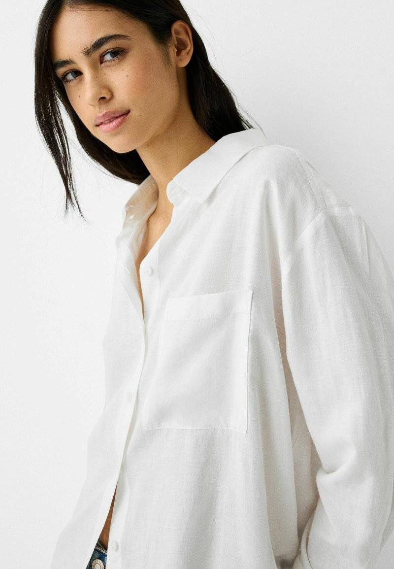Bershka Bershka OVERSIZE - Button-down blouse - white Vierteljährliche Förderung