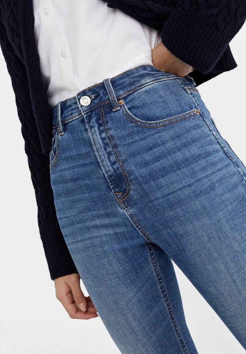 Stradivarius Stradivarius MIT SEHR HOHEM BUND - Jeans Skinny Fit - blue denim Clearance-Verkauf