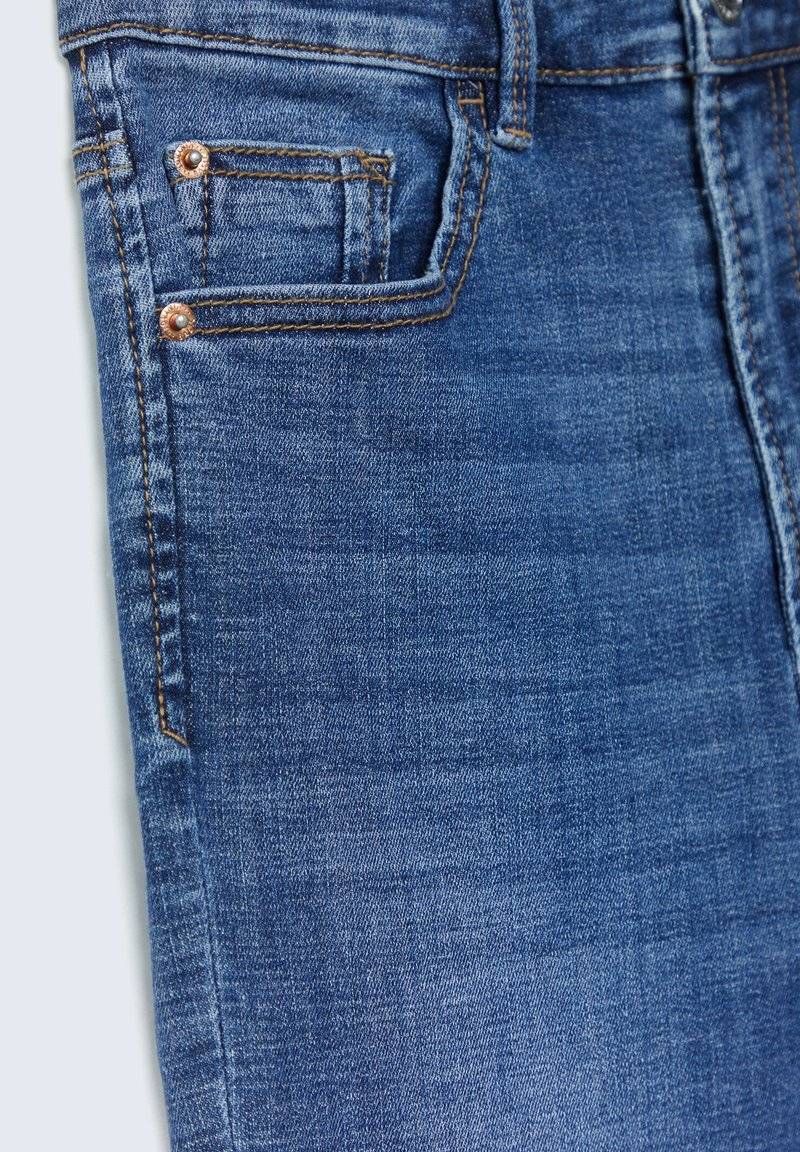 Stradivarius Stradivarius MIT SEHR HOHEM BUND - Jeans Skinny Fit - blue denim Clearance-Verkauf