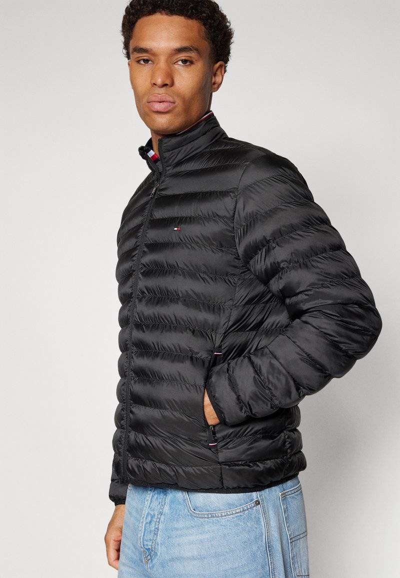 Tommy Hilfiger Tommy Hilfiger PACKABLE - Light jacket - black Kostenloser Versand international