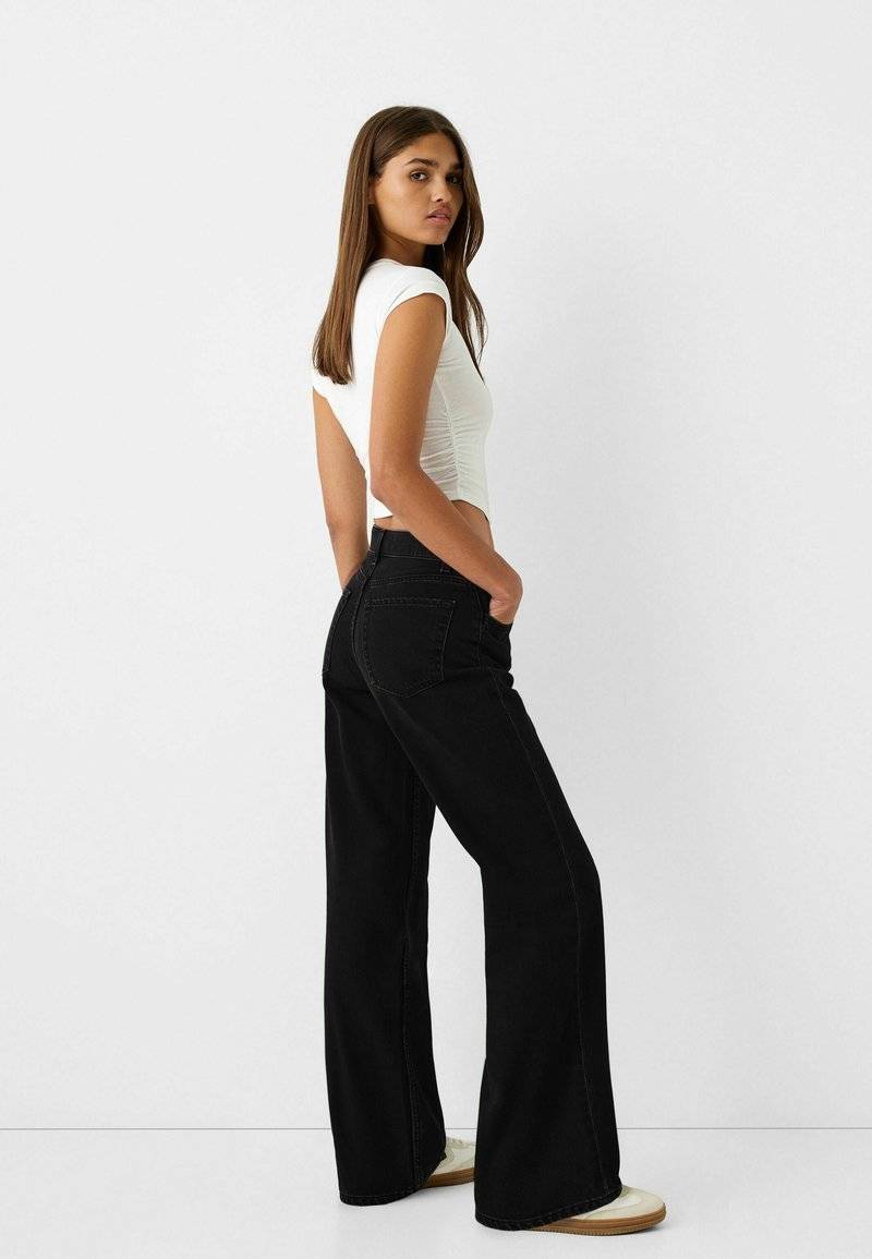Bershka Bershka Flared Jeans - black Fabrikladen