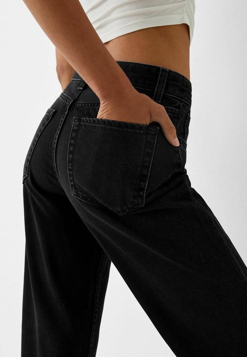 Bershka Bershka Flared Jeans - black Fabrikladen