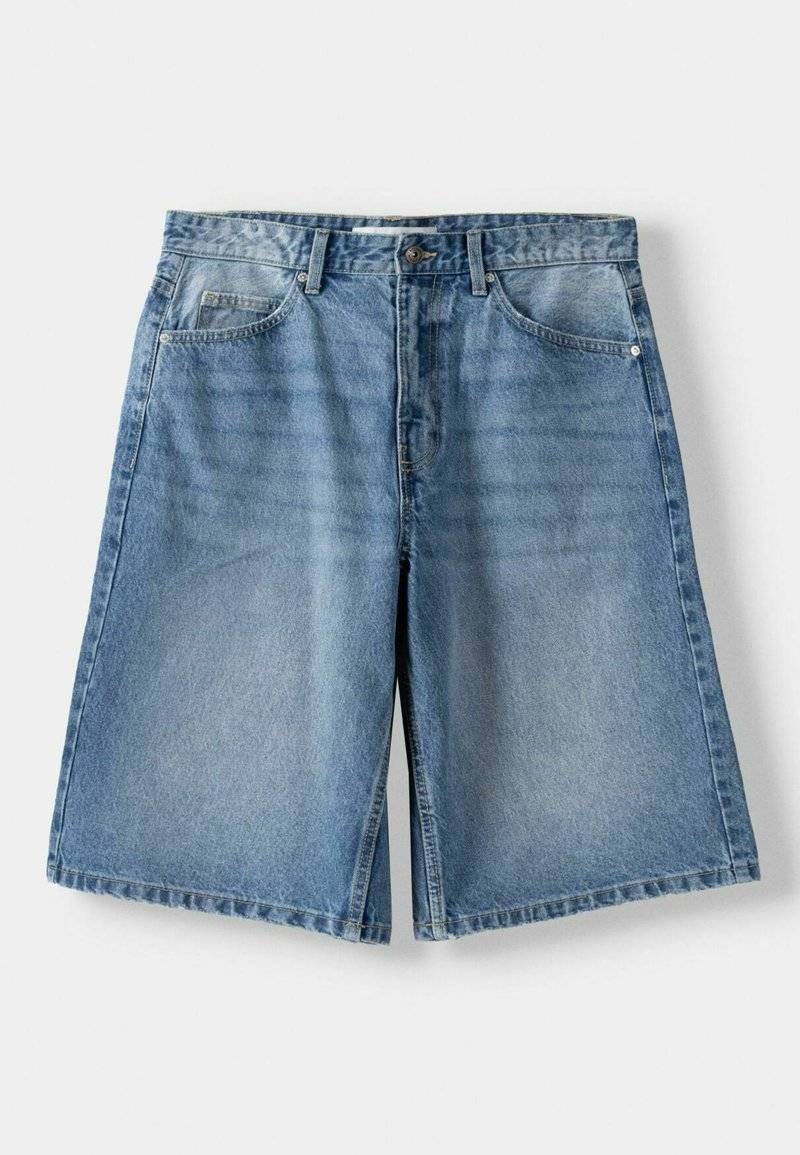 Bershka Bershka BAGGY BERMUDA - Denim shorts - lightblue denim Im Verkauf