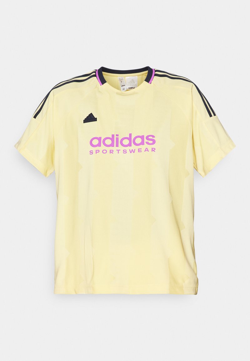 adidas Sportswear adidas Sportswear TIRO CUT STRIPES BOYFRIEND - Print T-shirt - almost yellow Limitierter Zeitrabatt
