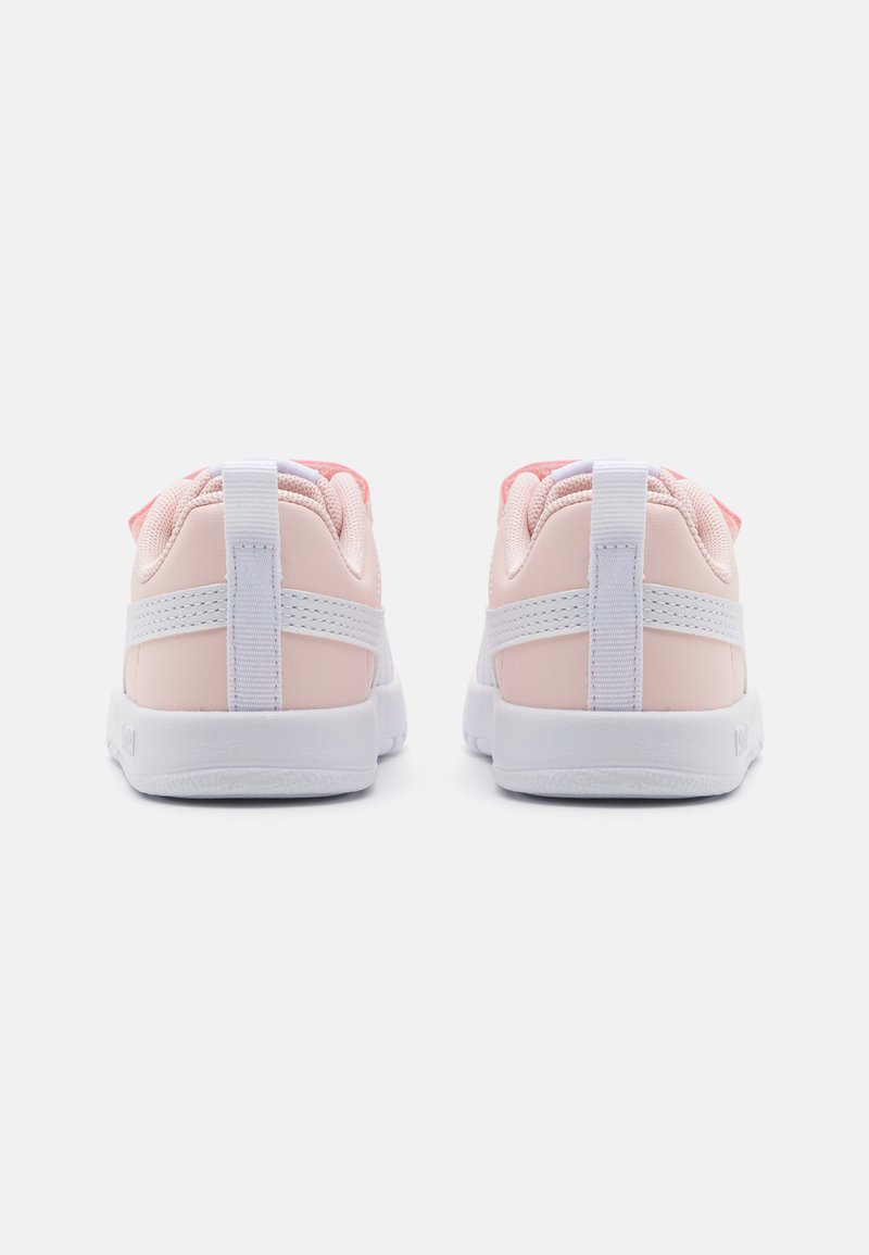 Puma Puma COURTFLEX V3 UNISEX - Walking trainers Begrenztes Angebot