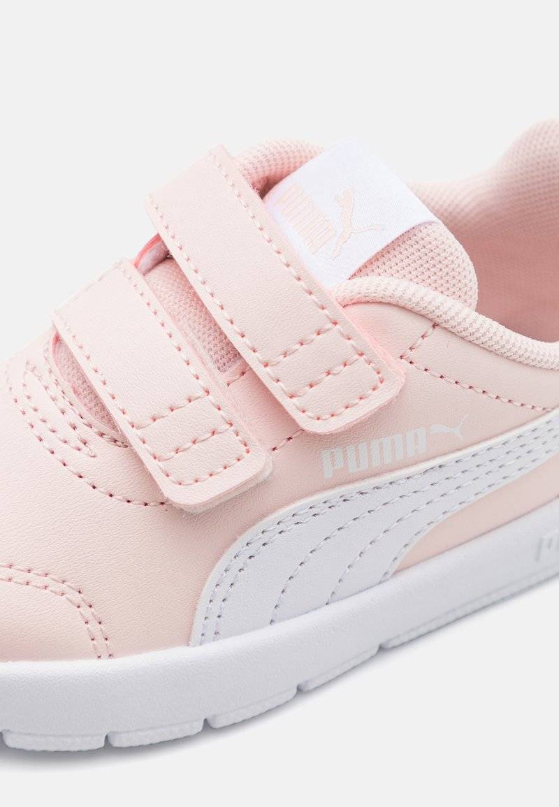 Puma Puma COURTFLEX V3 UNISEX - Walking trainers Begrenztes Angebot