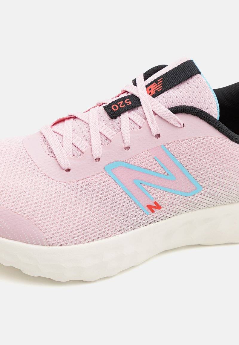 New Balance New Balance 520V8 UNISEX - Competition running shoes - mid century pink Im Verkauf